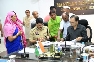 कलेक्टर ने जनदर्शन में सुनी लोगों की समस्याएं- भारत संपर्क
