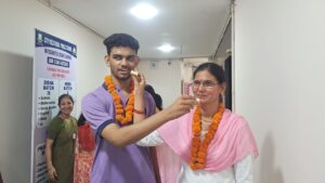 सीबीएसई 12वीं में मेरठ के करण पिलानी ने रचा इतिहास, 500 में से आए 499 अंक
