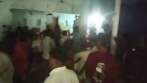 जयमाल की तस्वीरें खींचने पर बवाल, दुल्हन पक्ष ने कुर्सी-छ्नौटे से पीटा……