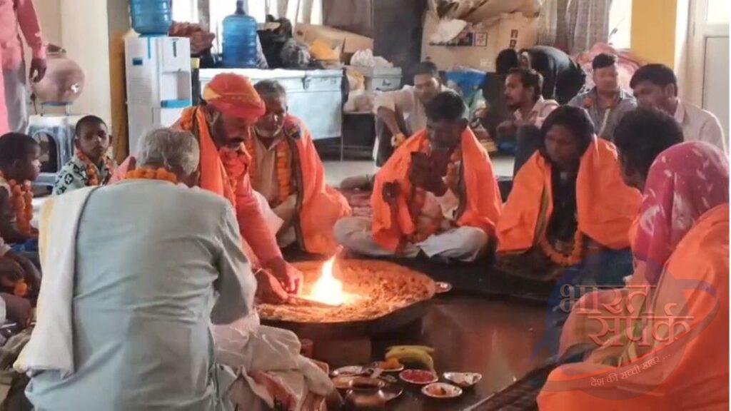 कृष्ण नगरी में 8 मुस्लिमों ने अपनाया हिंदू धर्म, जाकिर बना जगदीश, कहा- 3 सा… – भारत संपर्क कृष्ण नगरी में 8 मुस्लिमों ने अपनाया हिंदू धर्म, जाकिर बना जगदीश, कहा- 3 सा… – भारत संपर्क