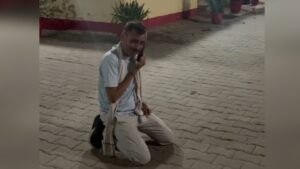 साहब! बेटी लापता हो गई है, पुलिस नहीं कर रही मदद, थाने में जमीन पर बैठकर दह… – भारत संपर्क