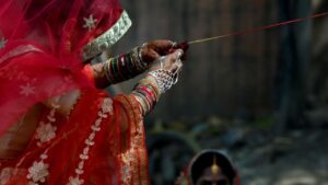 Vat Savitri Wishes 2025: इन संदेशों को भेज सुहागिनों को दें वट सावित्री व्रत की…