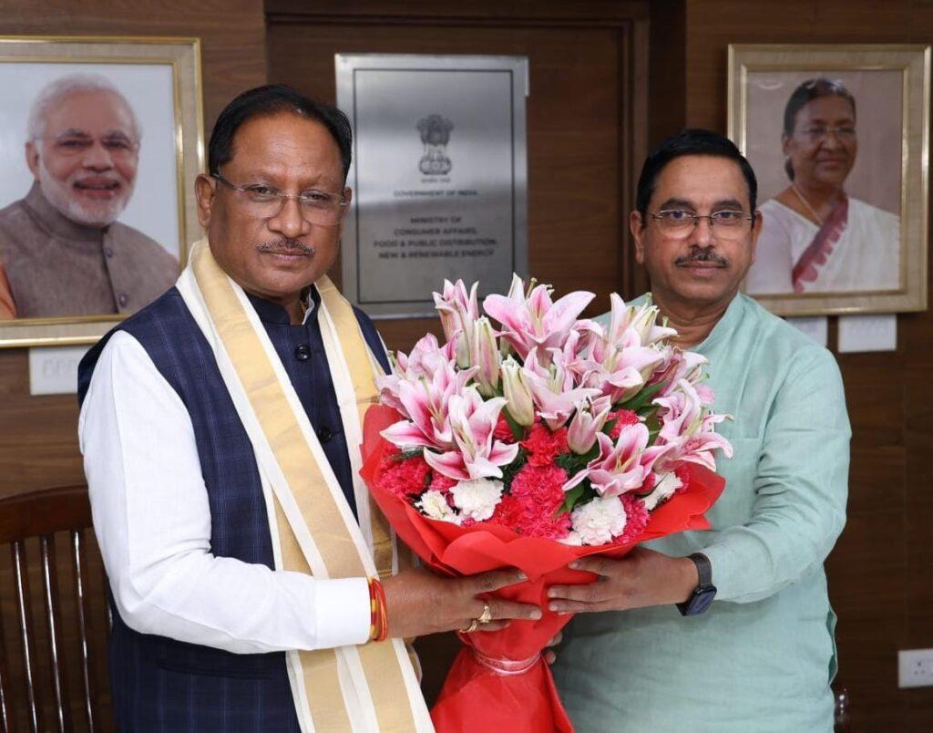मुख्यमंत्री विष्णुदेव साय ने केंद्रीय मंत्री प्रल्हाद जोशी से की सौजन्य भेंट – भारत संपर्क न्यूज़ … मुख्यमंत्री विष्णुदेव साय ने केंद्रीय मंत्री प्रल्हाद जोशी से की सौजन्य भेंट – भारत संपर्क न्यूज़ …