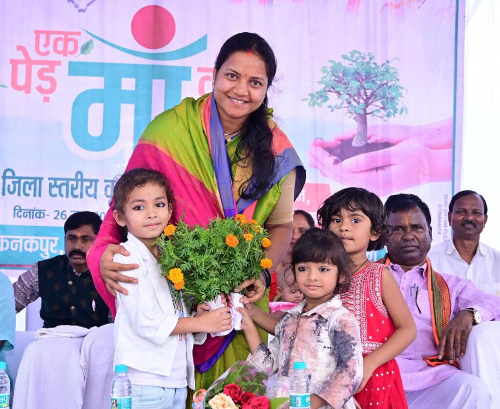 एक पेड़ मां के नाम 2.0: मंत्री लक्ष्मी राजवाड़े ने आम का पौधा लगाकर दिया पर्यावरण संरक्षण का संदेश – भारत संपर्क न्यूज़ … एक पेड़ मां के नाम 2.0: मंत्री लक्ष्मी राजवाड़े ने आम का पौधा लगाकर दिया पर्यावरण संरक्षण का संदेश – भारत संपर्क न्यूज़ …