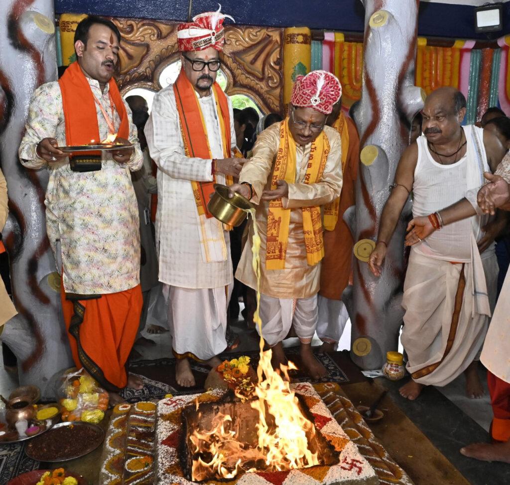 मुख्यमंत्री साय भगवान जगन्नाथ की रथ यात्रा में हुए शामिल : छेरापहरा की रस्म अदायगी कर मांगा… – भारत संपर्क न्यूज़ … मुख्यमंत्री साय भगवान जगन्नाथ की रथ यात्रा में हुए शामिल : छेरापहरा की रस्म अदायगी कर मांगा… – भारत संपर्क न्यूज़ …