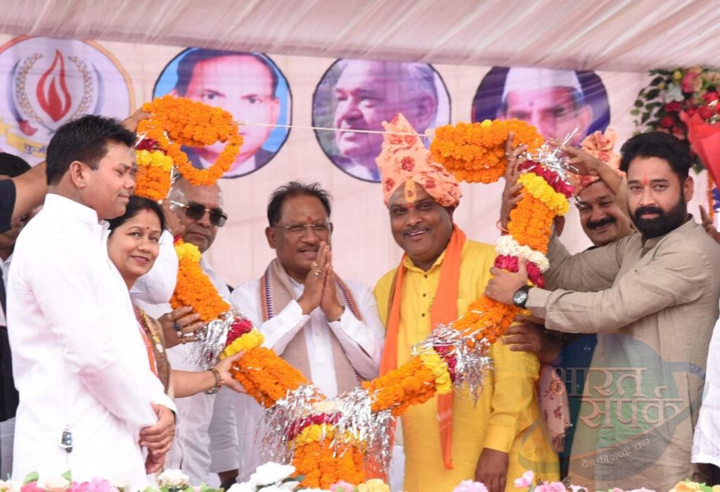 चन्द्रनाहू कुर्मी क्षत्रीय समाज के केन्द्रीय महाधिवेशन में शामिल हुए मुख्यमंत्री – भारत संपर्क न्यूज़ … चन्द्रनाहू कुर्मी क्षत्रीय समाज के केन्द्रीय महाधिवेशन में शामिल हुए मुख्यमंत्री – भारत संपर्क न्यूज़ …