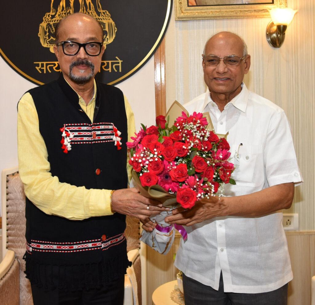 राज्यपाल डेका से पूर्व राज्यपाल बैस ने की भेंट – भारत संपर्क न्यूज़ … राज्यपाल डेका से पूर्व राज्यपाल बैस ने की भेंट – भारत संपर्क न्यूज़ …
