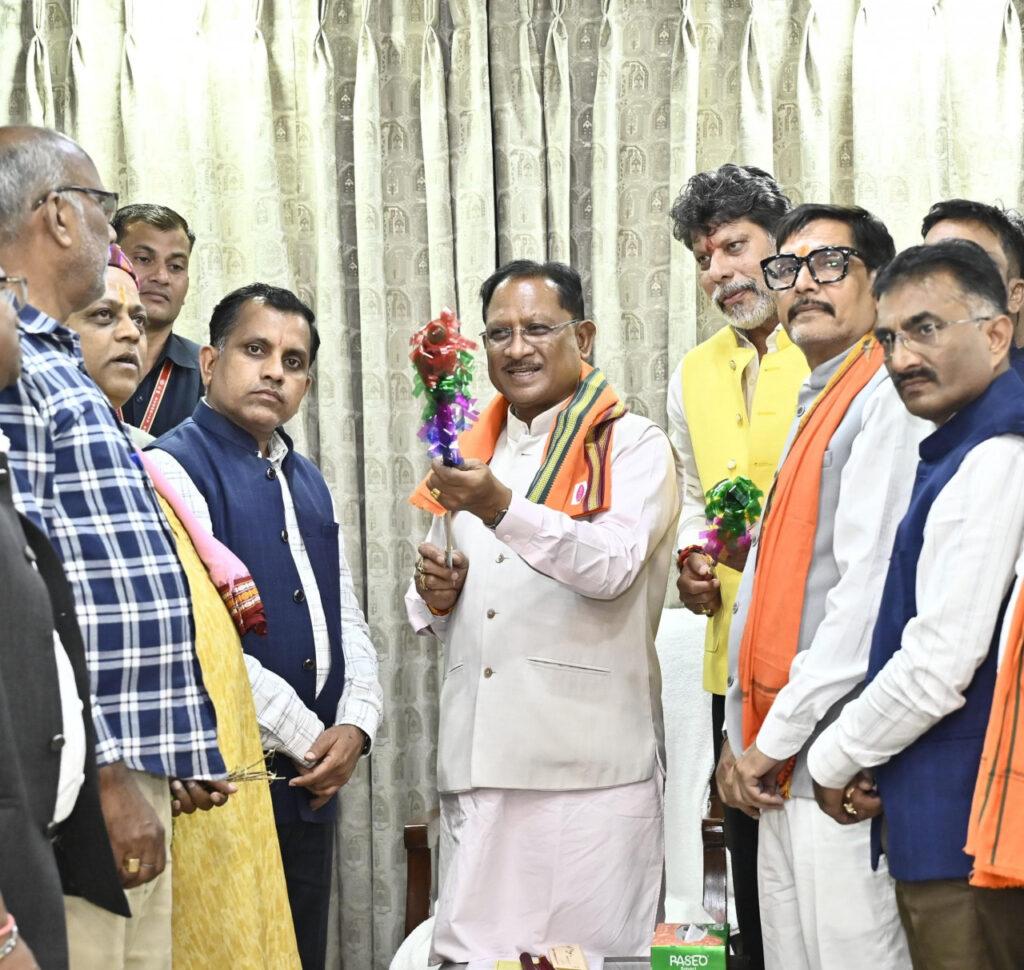 मुख्यमंत्री विष्णु देव साय को बस्तर के ऐतिहासिक ‘गोंचा महापर्व’ का आमंत्रण : ‘तुपकी’ भेंट कर… – भारत संपर्क न्यूज़ … मुख्यमंत्री विष्णु देव साय को बस्तर के ऐतिहासिक ‘गोंचा महापर्व’ का आमंत्रण : ‘तुपकी’ भेंट कर… – भारत संपर्क न्यूज़ …
