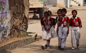 मनमानी फीस वसूलना दो स्कूलों को पड़ा महंगा, लगाया गया 1-1 लाख रुपये जुर्माना
