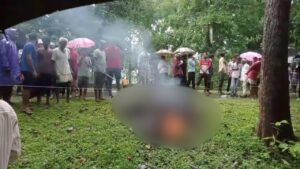 पेड़ की डाली गिरी, बिजली का तार टूटकर बाइक से हो गया टच… सवार तीन लोगों क… – भारत संपर्क