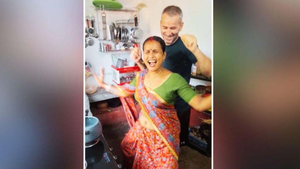 Viral Video: देसी पत्नी ने विदेशी पति संग कुमार सानू के गाने पर किया जोरदार डांस,… Viral Video: देसी पत्नी ने विदेशी पति संग कुमार सानू के गाने पर किया जोरदार डांस,…