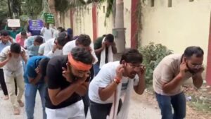 कान पकड़कर मुर्गा बने छात्र! डीएलएड छात्रों का प्रदर्शन बना चर्चा का विषय, मगर…