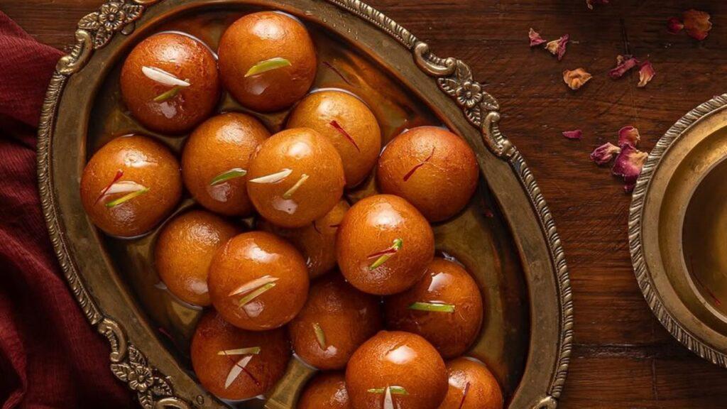 आलू से बनाएं स्वादिष्ट गुलाब जामुन, बनाना भी बेहद आसान आलू से बनाएं स्वादिष्ट गुलाब जामुन, बनाना भी बेहद आसान
