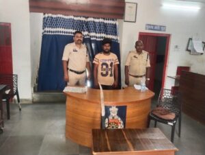 सोशल मीडिया पर अश्लील फोटो भेजने वाला आरोपी गिरफ्तार, तलवार…- भारत संपर्क
