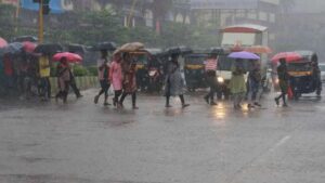 दिल्ली-UP से लेकर कर्नाटक तक…16 राज्यों में बादलों का डेरा, आंधी-बारिश का…