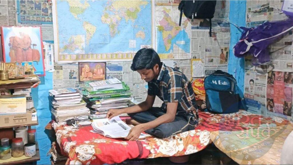 Paper Leak: किराए के छोटे कमरों में पल रहे बड़े सपने, पेपर लीक से हिम्मत टूट रही… Paper Leak: किराए के छोटे कमरों में पल रहे बड़े सपने, पेपर लीक से हिम्मत टूट रही…