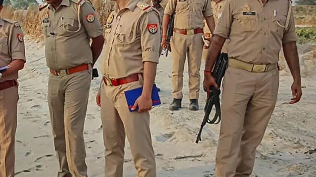 ससुर ने पकड़े पैर, देवर ने दबा दिया गला, घरेलू विवाद में हुई थी महिला की हत… – भारत संपर्क ससुर ने पकड़े पैर, देवर ने दबा दिया गला, घरेलू विवाद में हुई थी महिला की हत… – भारत संपर्क