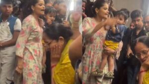 Viral Video: मेट्रो में सीट को लेकर छिड़ा गदर! यात्रियों से भरे कोच में हुआ तगड़ा…
