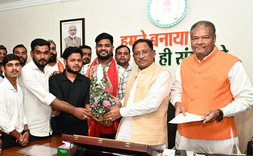 मुख्यमंत्री साय से रजक समाज के प्रतिनिधि मंडल ने की सौजन्य भेंट, राज्य स्तरीय युवा सम्मेलन में… – भारत संपर्क न्यूज़ … मुख्यमंत्री साय से रजक समाज के प्रतिनिधि मंडल ने की सौजन्य भेंट, राज्य स्तरीय युवा सम्मेलन में… – भारत संपर्क न्यूज़ …