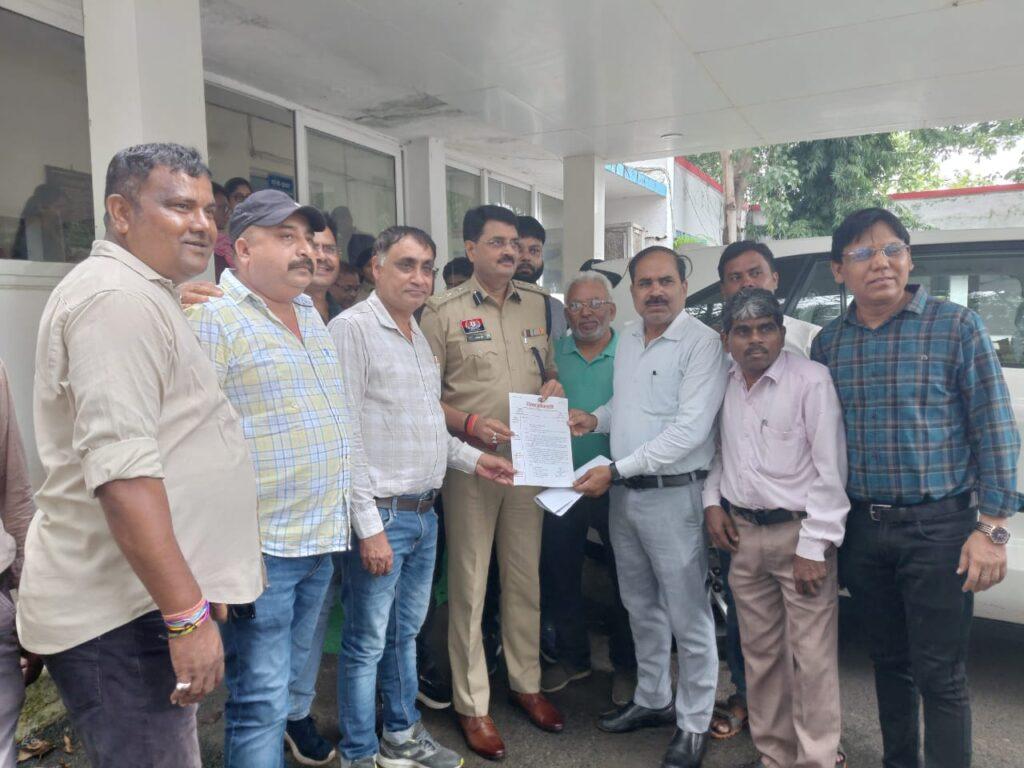 लगातार हो रही एफआईआर से पत्रकारों में जमकर नाराजगी….बिना…- भारत संपर्क लगातार हो रही एफआईआर से पत्रकारों में जमकर नाराजगी….बिना…- भारत संपर्क