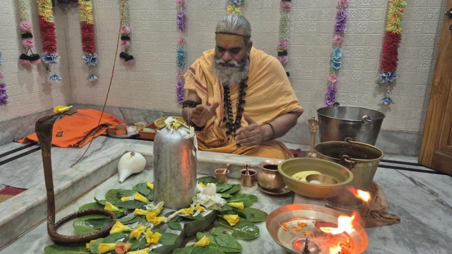 श्री पीताम्बरा पीठ त्रिदेव मंदिर मे मनाया जा रहा है सावन…- भारत संपर्क