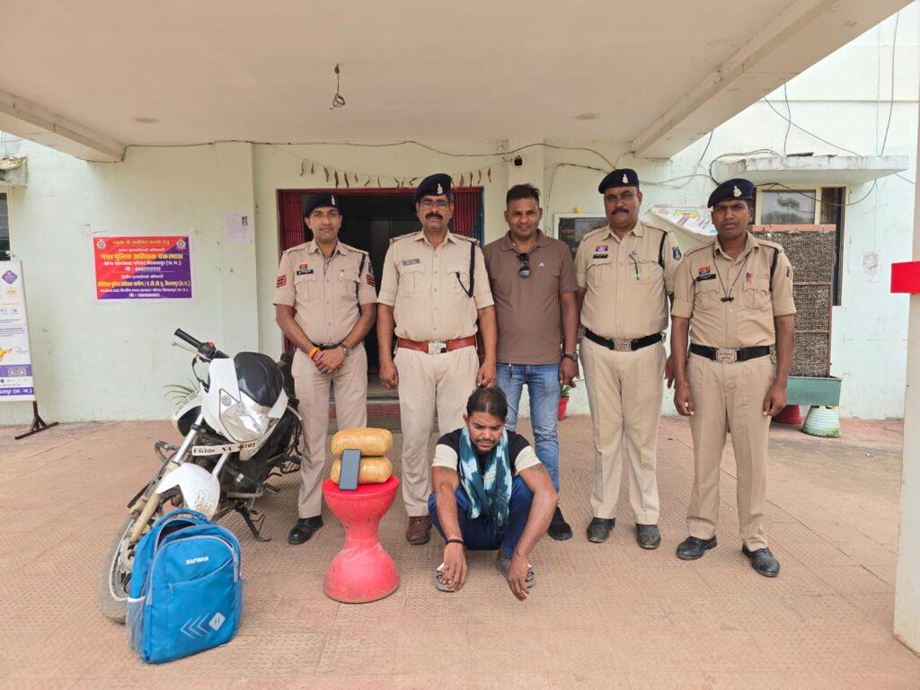 चकरभाठा पुलिस ने गांजा तस्कर को दबोचा, 2 किलो से अधिक मादक…- भारत संपर्क
