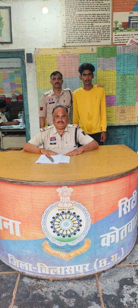 गांधी चौक में चाकू लहराकर दहशत फैलाने वाला युवक गिरफ्तार- भारत संपर्क