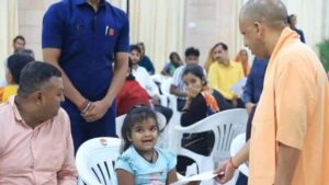CM योगी ने EWS कोटे से बाची का कराया था दाखिला, अब वह ड्रेस-किताबों के लिए…
