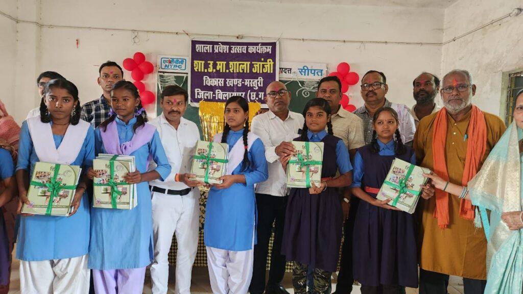 जांजी में मनाया गया शाला प्रवेशोत्सव- भारत संपर्क