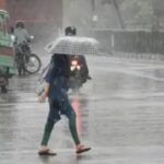 दिल्ली से लेकर यूपी-बिहार तक बरसेंगे बादल, पहाड़ों पर मानसून ने मचाई आफत;…