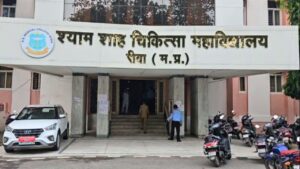 80 नर्सिंग छात्राओं से की गंदी हरकत, मेडिकल कॉलेज ने डॉक्टर को किया सस्पेंड… – भारत संपर्क
