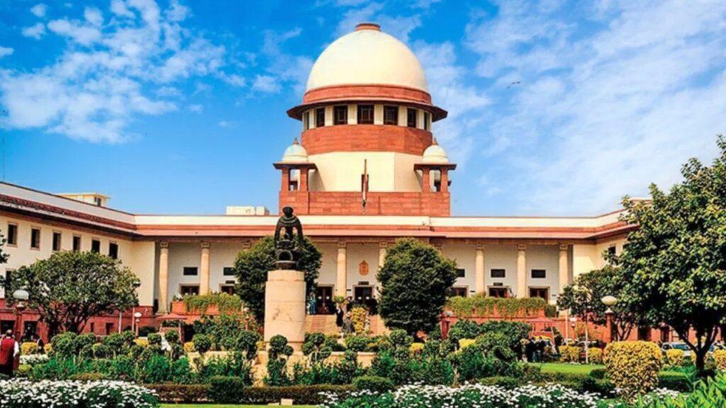 सुप्रीम कोर्ट का बड़ा फैसला, एडेड स्कूल के शिक्षकों को सरकारी टीचर्स के समान… सुप्रीम कोर्ट का बड़ा फैसला, एडेड स्कूल के शिक्षकों को सरकारी टीचर्स के समान…