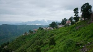 सिर्फ 3000 रुपये में हो जाएगी वीकेंड ट्रिप? उत्तराखंड का ये गांव कर देगा आपको…