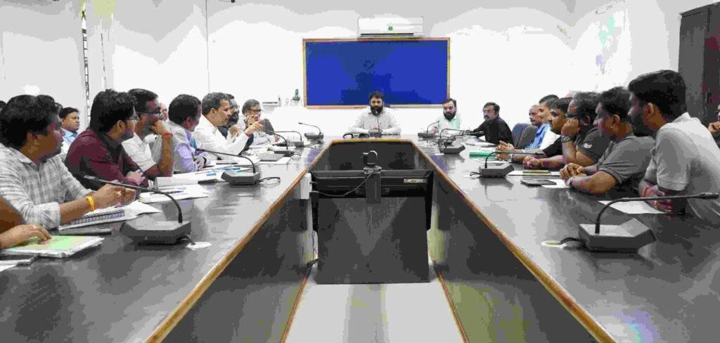 *कलेक्टर ने अधिकारियों और ठेकेदारों को दी चेतावनी विकास कार्यों में…- भारत संपर्क *कलेक्टर ने अधिकारियों और ठेकेदारों को दी चेतावनी विकास कार्यों में…- भारत संपर्क