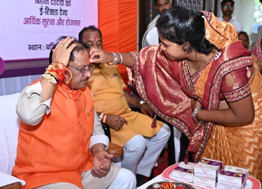 जनसेवा के मार्ग पर अटूट संकल्प और प्रगति की दी शुभकामनाएं — भारत संपर्क जनसेवा के मार्ग पर अटूट संकल्प और प्रगति की दी शुभकामनाएं — भारत संपर्क