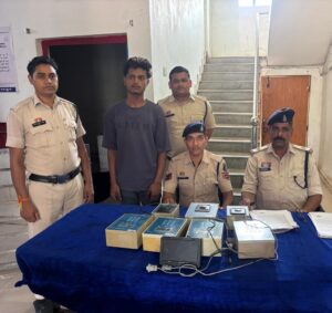 चकरभाठा पुलिस ने कर्मचारी को चोरी के मामले में किया…- भारत संपर्क