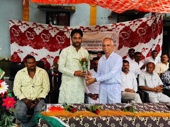 पार्षद जय वाधवानी ने की आत्मानंद स्कूल, लिंगीयाडीह में…- भारत संपर्क पार्षद जय वाधवानी ने की आत्मानंद स्कूल, लिंगीयाडीह में…- भारत संपर्क