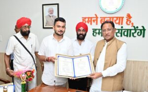 मुख्यमंत्री श्री विष्णु देव साय से राष्ट्रपति सम्मान से…- भारत संपर्क