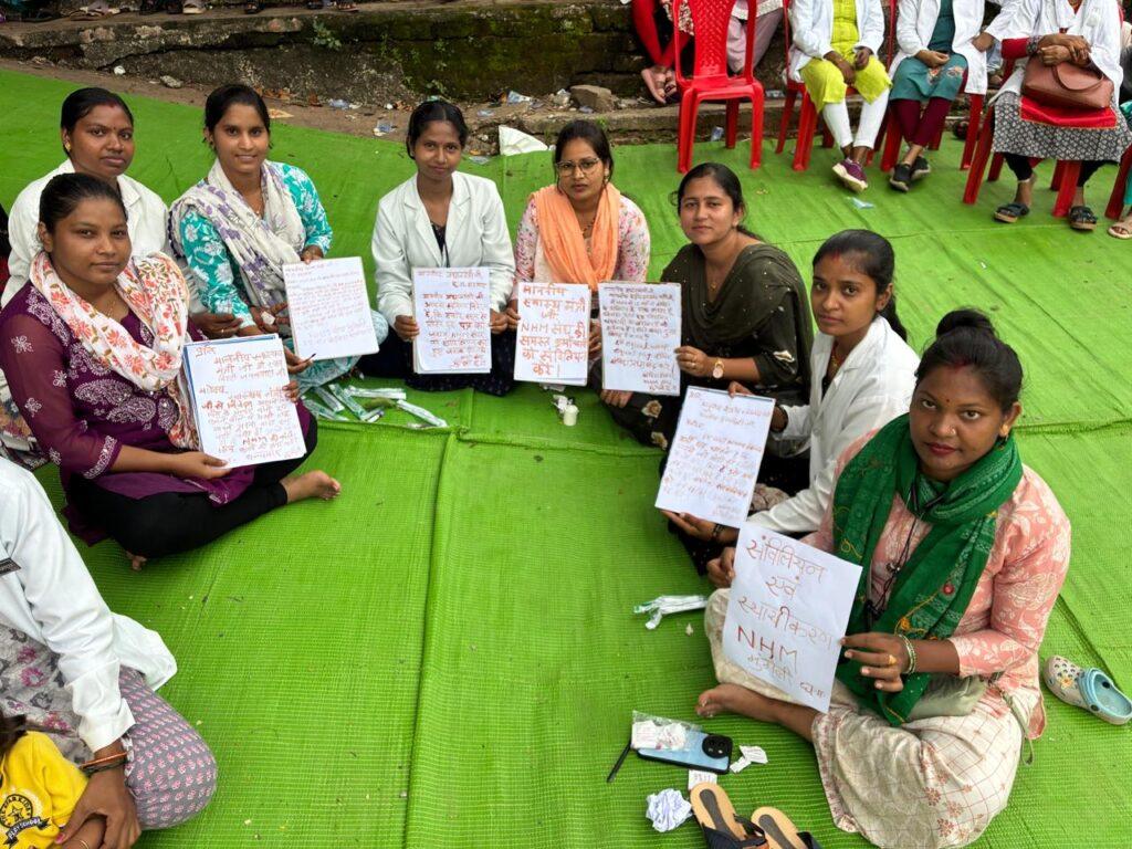 NHM के कर्मचारियों द्वारा खून से लिखा गया पत्र — भारत संपर्क NHM के कर्मचारियों द्वारा खून से लिखा गया पत्र — भारत संपर्क