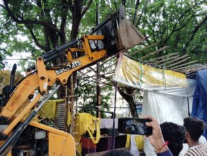 चकरभांठा में अवैध अतिक्रमण के खिलाफ बड़ी कार्रवाई — भारत संपर्क