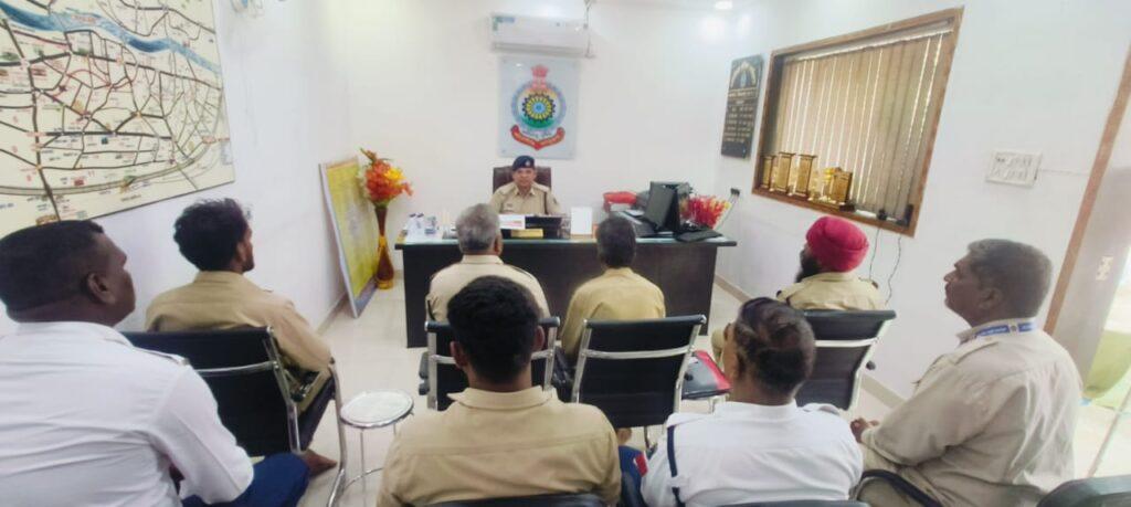बिलासपुर ट्रैफिक पुलिस ने वर्दी–आईडी अनिवार्य, नशे में…- भारत संपर्क बिलासपुर ट्रैफिक पुलिस ने वर्दी–आईडी अनिवार्य, नशे में…- भारत संपर्क