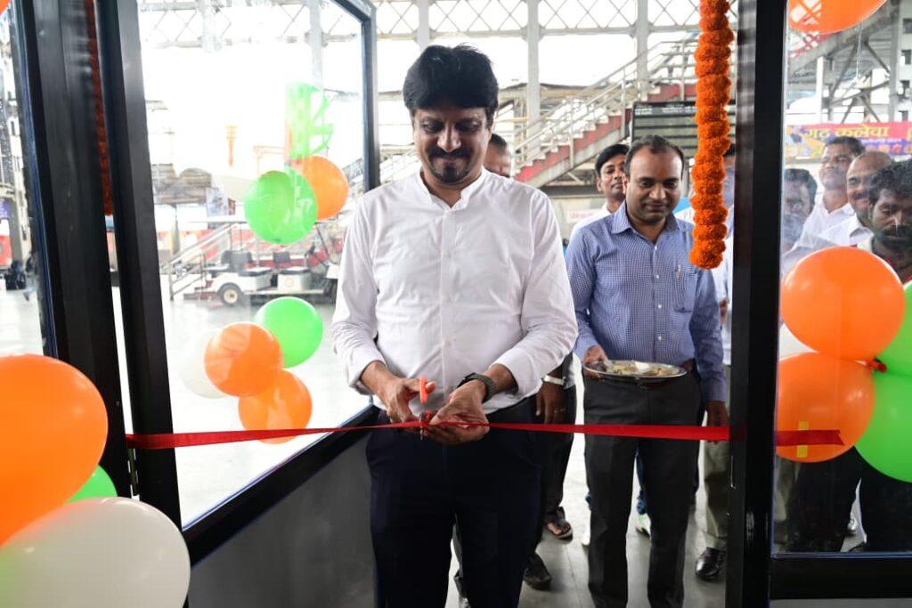 बिलासपुर रेलवे स्टेशन पर अब यात्री ले सकेंगे मसाज की सुविधा,…- भारत संपर्क बिलासपुर रेलवे स्टेशन पर अब यात्री ले सकेंगे मसाज की सुविधा,…- भारत संपर्क