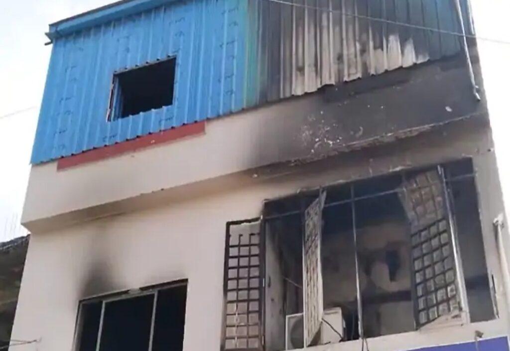 बिलासपुर में एलपीजी सिलेंडर ब्लास्ट से मचा हड़कंप, भीषण आग…- भारत संपर्क बिलासपुर में एलपीजी सिलेंडर ब्लास्ट से मचा हड़कंप, भीषण आग…- भारत संपर्क