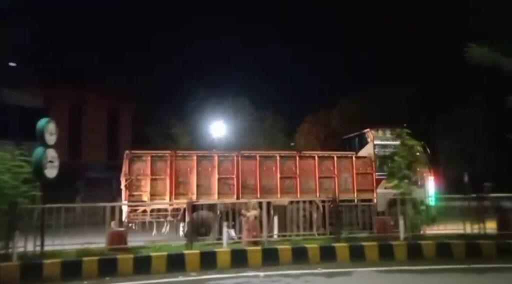 रायगढ़ में आधी रात नियमों को ताक पर रखकर शहर में दौड़ रहे भारी वाहनें, करोड़ों की… – भारत संपर्क न्यूज़ … रायगढ़ में आधी रात नियमों को ताक पर रखकर शहर में दौड़ रहे भारी वाहनें, करोड़ों की… – भारत संपर्क न्यूज़ …