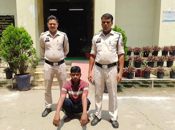 गौवंश तस्करी के मामले में फरार चल रहा आरोपी वाहन चालक गिरफ्तार, पुलिस ने भेजा… – भारत संपर्क न्यूज़ … गौवंश तस्करी के मामले में फरार चल रहा आरोपी वाहन चालक गिरफ्तार, पुलिस ने भेजा… – भारत संपर्क न्यूज़ …