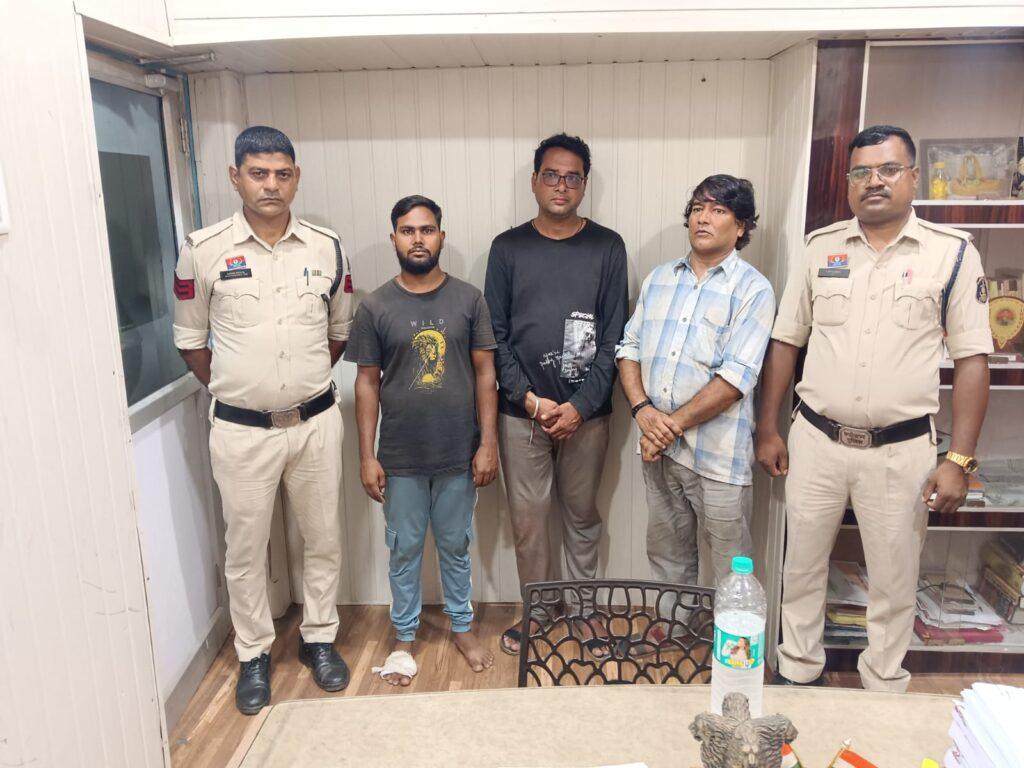 वरिष्ठ अधिकारियों का नाम लेकर गुंडागर्दी करने वाले दो व्यक्तियों और जेसीबी चालक को… – भारत संपर्क न्यूज़ … वरिष्ठ अधिकारियों का नाम लेकर गुंडागर्दी करने वाले दो व्यक्तियों और जेसीबी चालक को… – भारत संपर्क न्यूज़ …