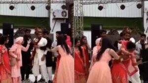Viral Video: स्टेज पर डांस के दौरान तिलमिला गया दूल्हा, मेहमानों के सामने दुल्हन का…