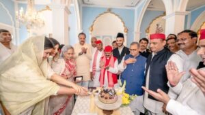 डिंपल यादव ने खुद कटवाया इकरा हसन का बर्थडे केक, अखिलेश ने अपने हाथों से दि… – भारत संपर्क
