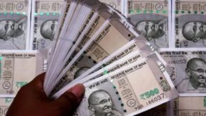 अकाउंट में दिखा इतना पैसा, गिन भी नहीं पाया… जब मजदूर के खाते में आए…