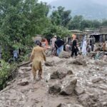 पाकिस्तान में कुदरत का कहर, 48 घंटे में 340 की मौत, मलबे से शवों को निकालने की मशक्कत – भारत संपर्क